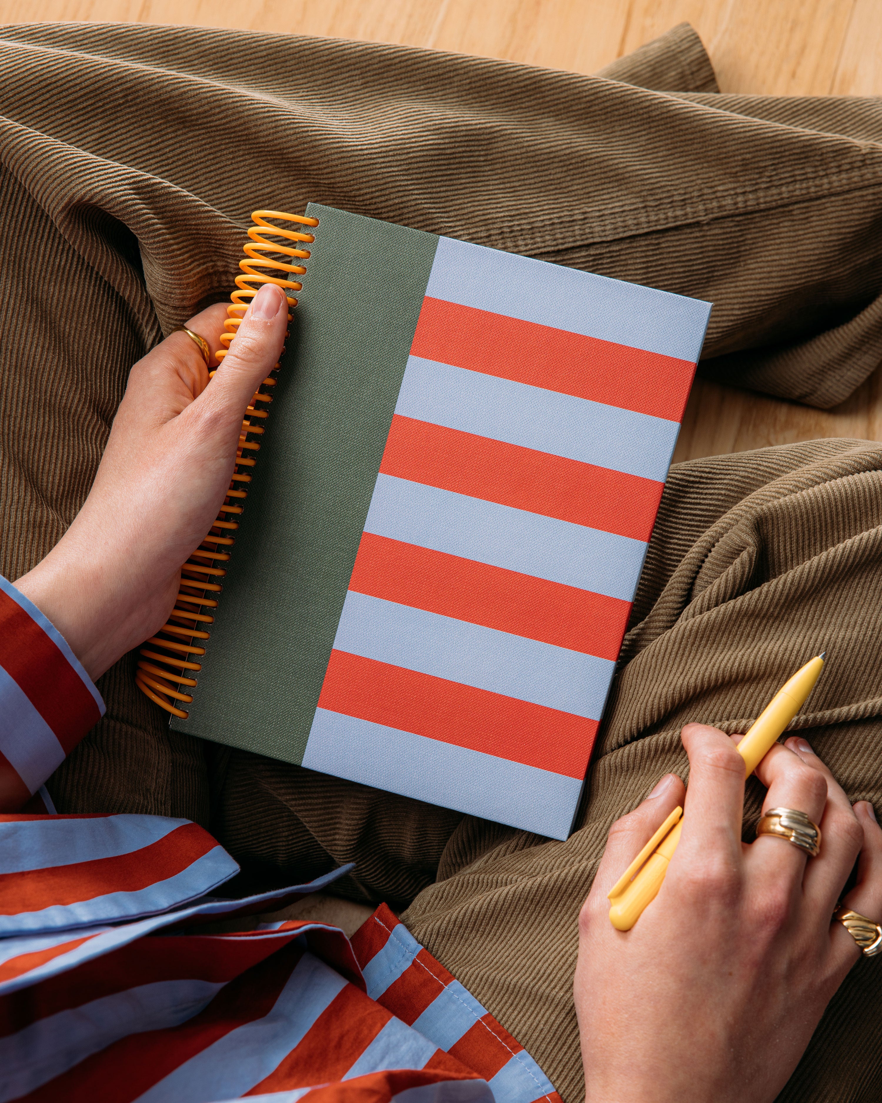 Cuaderno Loop Rayado
