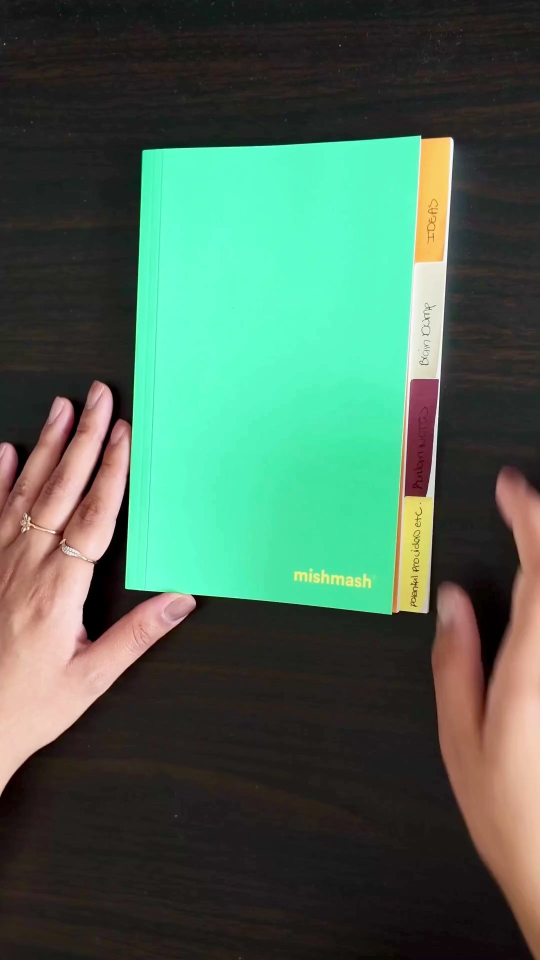 Cuaderno Tabbed Hojas Punteadas